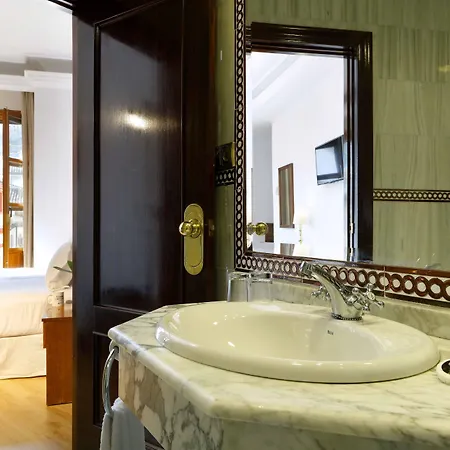 Exe Triunfo 4* Grenada